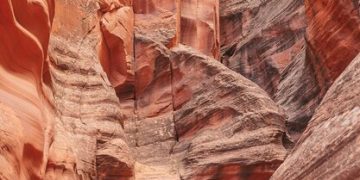 Maximize 2025: 7-Day National Parks Itinerary Under $1500 - Cover Image